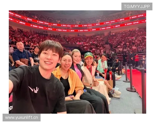 李梦社媒晒耐高与杨力维等人合照 既然人生只有一次 那就认真享受吧_李梦更_联赛_Project
